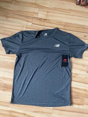 new balance tshirt men new with tags